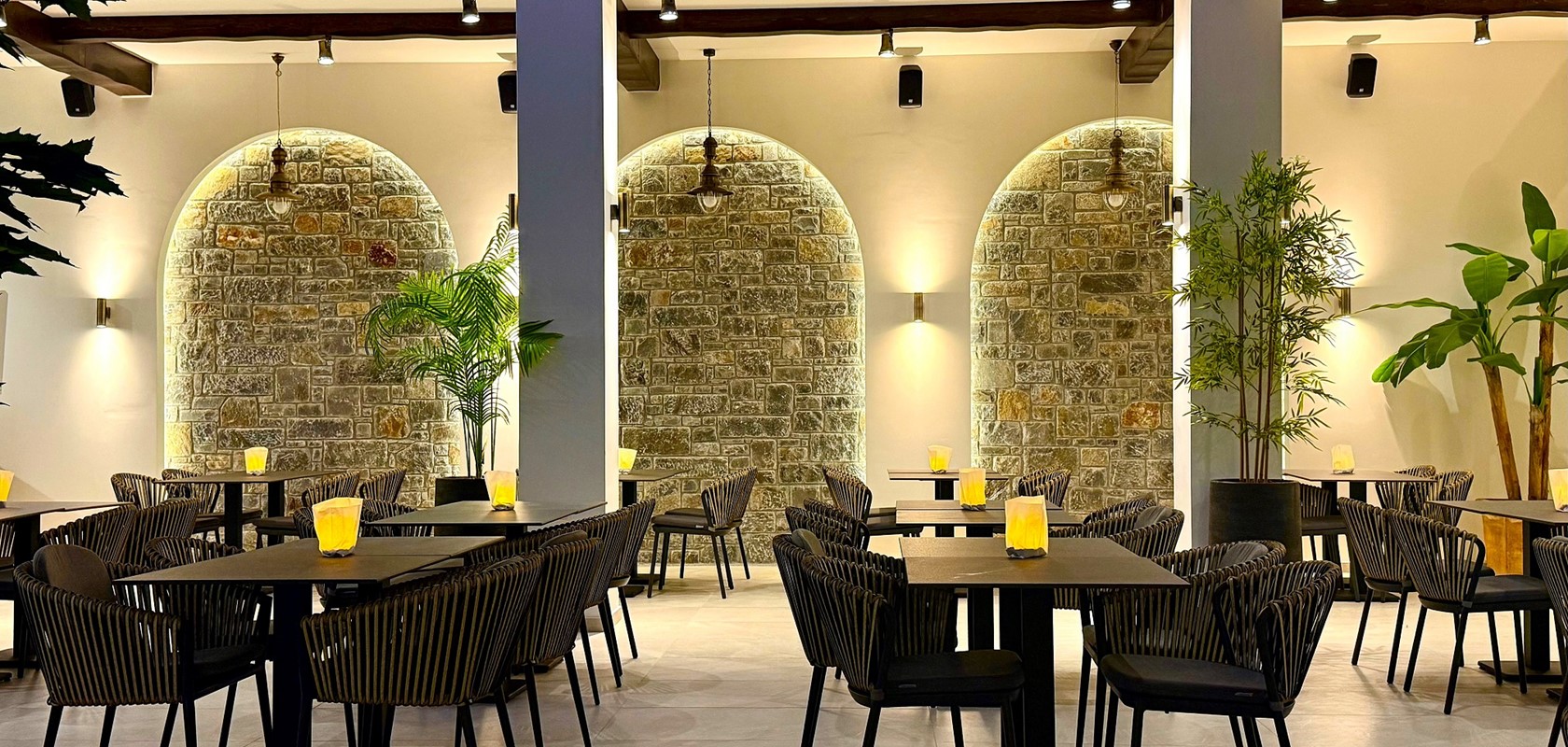 ALEXANDER "PLAZA BAR"