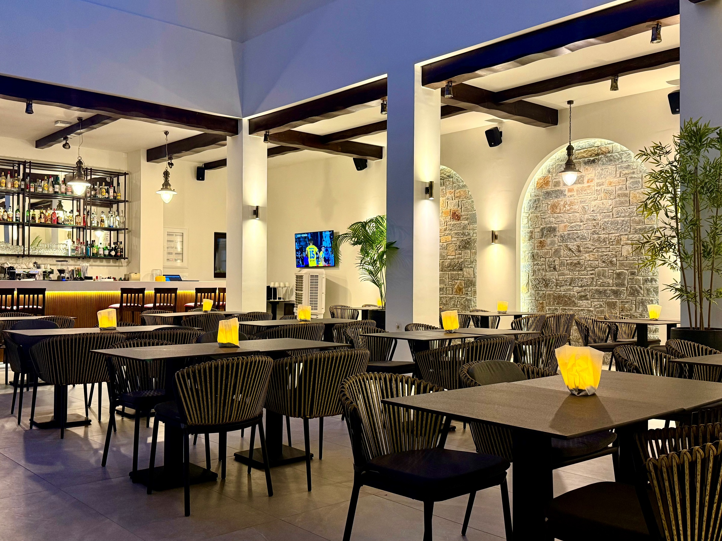 ALEXANDER "PLAZA BAR"