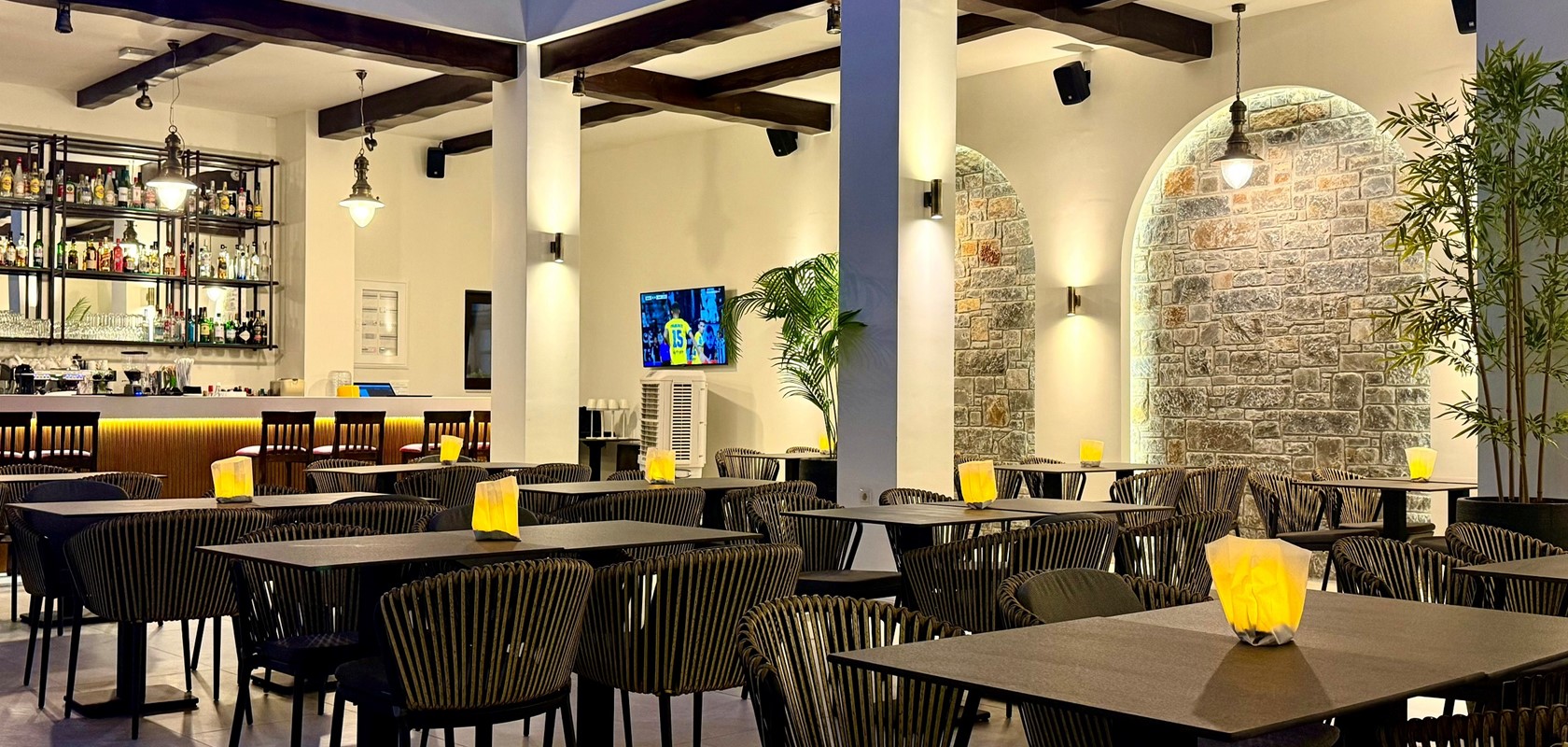 ALEXANDER "PLAZA BAR"